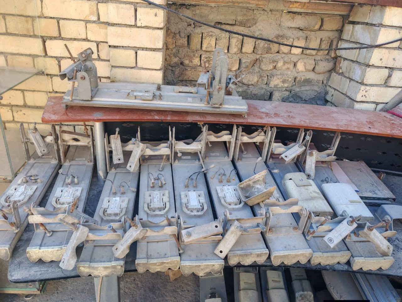 اجهزة للبيع
سكترات ١٢٠ و ٩٠ مع ٩١٢ سعر القطعة ٨٠ الف 
سعتر تيتانيوم سعر ٨٠ الف فارغ 
دش ٣٠ سعر ٨٠ الف 
M10 تك سعر ٧٥ الف
حديد ٥٥ ثلاثي ١٨ متر مع قاعدة تشد علي ٤٥ سعر ٥٠٠ دولار 
راك ٩ يو حديد ثقيل مو خفيف سعر ٦٠ الف 
بغداد 
***********
