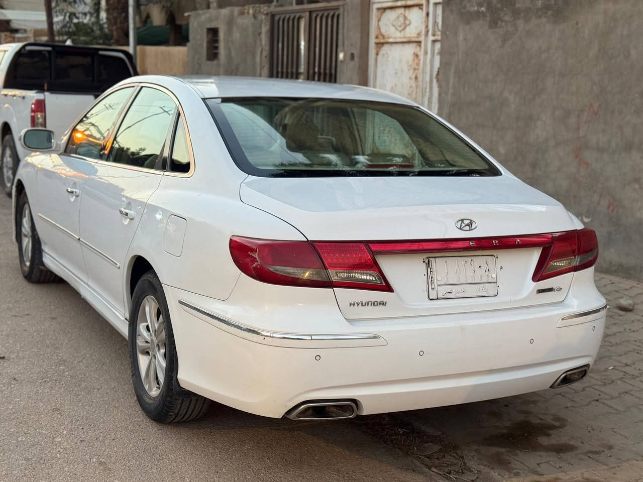 سلام عليك
أزيرا للبيع موديل 2011
خليجي
محرك 2700 V6
حداديه جديده
تخم تاير جديد 
السياره بيها قطع 
بس اني أبيع حزام 
رقم بغداد باسمي 
السنويه 2028/03/06 تنتهي
السعر 98 $ 
وبيها مجال بسيط
مكان السياره النجف الأشرف
التواصل ع الرقم ***********
