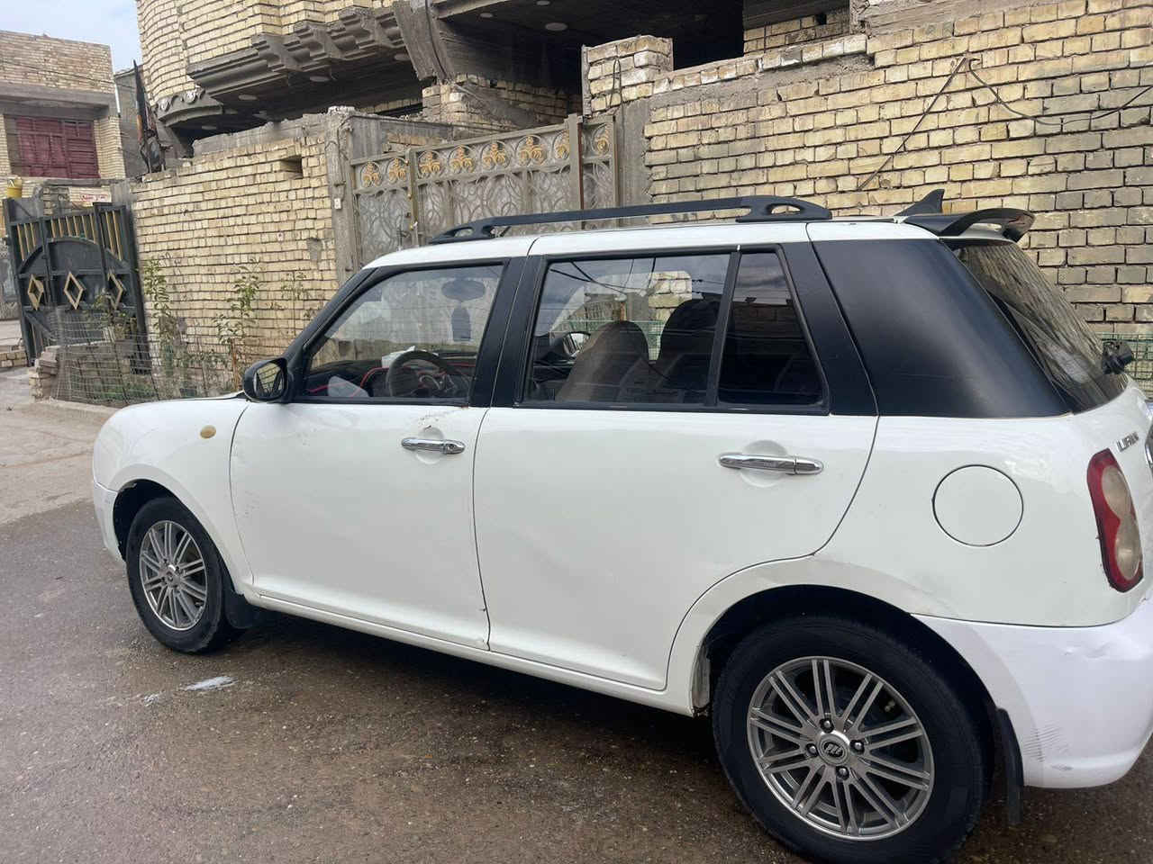 السلام عليكم ليفان ٣٢٠ للبيع مكفولة مكينة وكير وتبريد وباتري كهربائيات كله شغالة وحالة جيدة جدا صدر جديد رقم انكليزي بغداد باسمي اللون ابيض ٤٠ وبيه مجال حك الجية مكاني بغداد لللاتصال ***********
