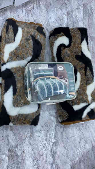 سلام عليكم عندي بطانيه عدد 2. وجرشف سيسم مال نفرين. جديدات مامستعمل بل جيس سعرهم 35الف مكاني كركوك حي عسكري رقمي ***********
