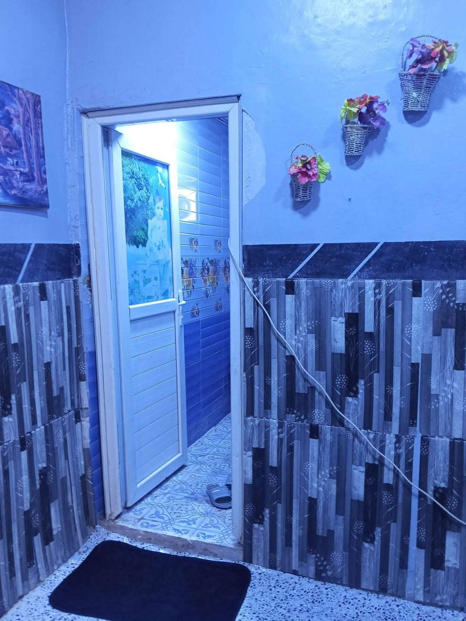 بيت للبيع في شارع الزهور 
حي الوحده تقاطع شارع الزهور 
بيت طابو مساحه 90 متر وجهيه 
يحتوي ع غرفتين وصاله ومطبخ 
مجمع صحيات بيت بناء كونكريت مسلح 
سعر 65 
***********
