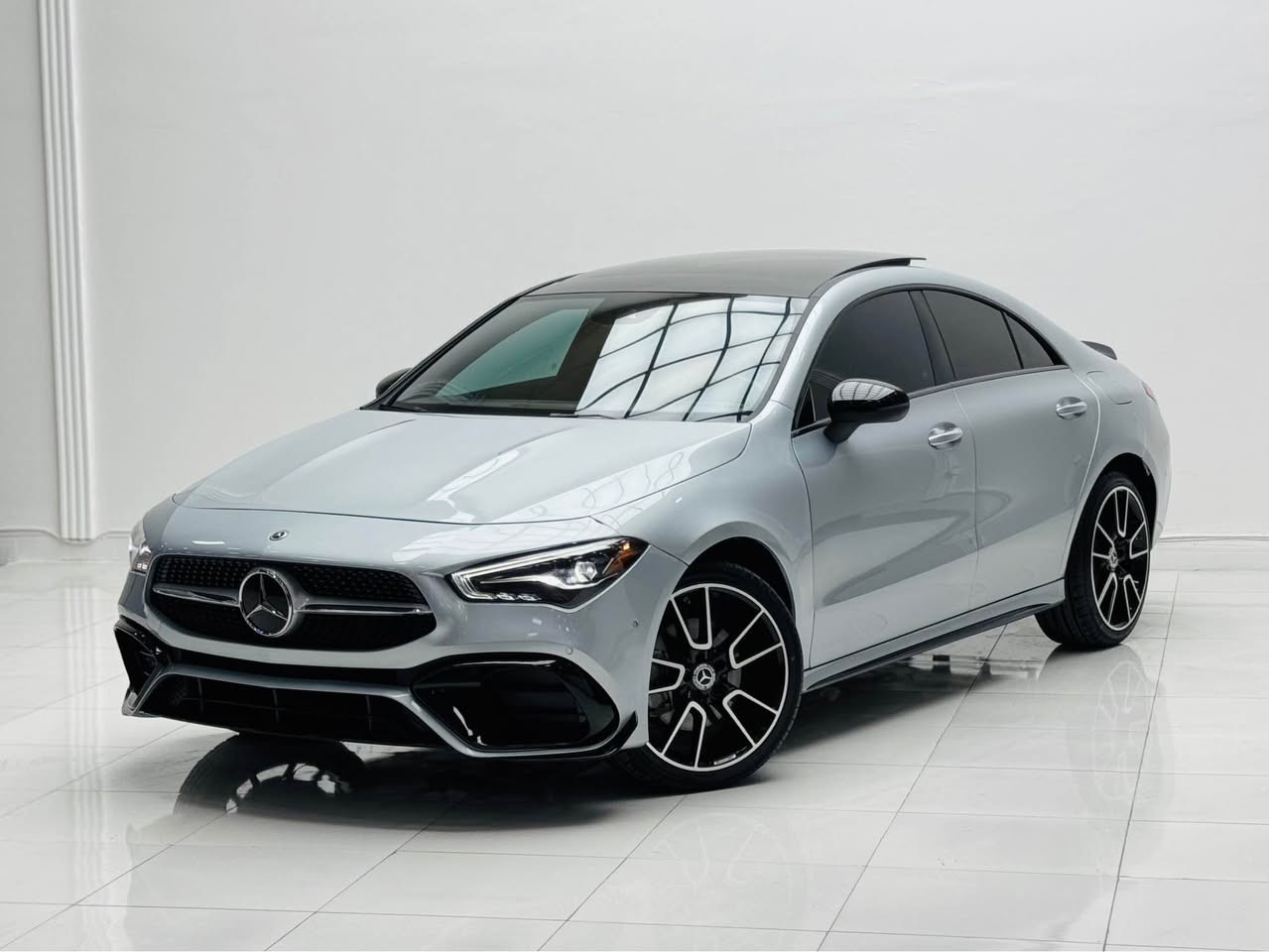 💥للبيع💥
‏ Mercedes Benz CLA 250 
‏ 🔥Body Kit AMG🔥
 موديل// ٢٠٢٥
ماشية// ١٥ الف ميل
حجم محرك// ٤ سلندر ٢٠ توربو🚀

❌ملاحظة/ ٣ قطع صبغ فقط بدون دواخل حادث خفيف💯

❌ارباك فقط سترين طاك و راجع شركة💯

💰سعر ٢٨٥ ورقة و بي مجال للشراي

☎️⬇️☎️
 ***********
 ***********

📍مكان سيارة/- اربيل شارع ١٠٠ م معرض فجر الخليج
مواصفات⬇️
بانوراما
حساسات امامي و خلفي
كاميرة خلفي دوارة
كشنات امامي تدفئة و خزن ميموري
سيستم سماعات صوت Brimbston
داخل سيارة بيبان Ambid light
بريك كهربائي
شحن وايرلس 
بعد بي مواصفات هواية.... أربيل, العراق
