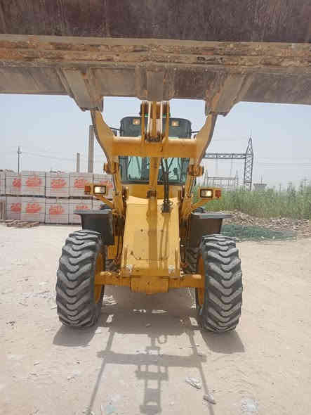 شفل كوماتسو حجم 100 للبيع موديل2016 مكينه 4سلندر  مكفوله كفاله عامه ***********
