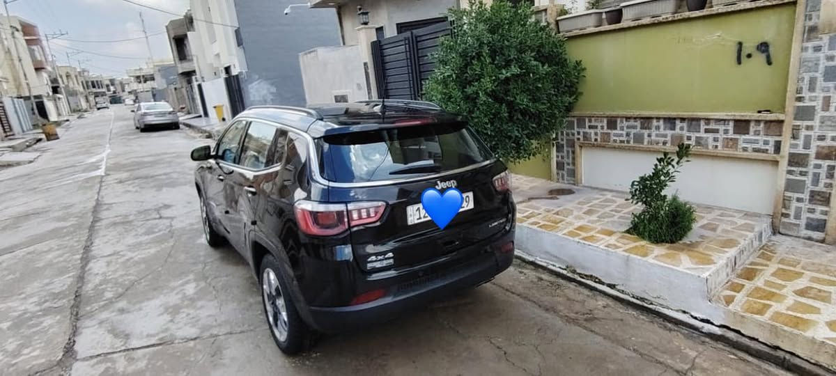 للبيع جيب كومباس موديل 2018 سياره ماشيه 85mi الف فول موصفات 1/1 ضرر قطعه وحده بوند بدون دواخل السعر 137 
***********
