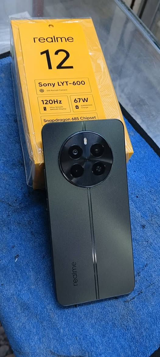 ريلمي 12 نظافه 100% ملحقات كامله الذاكره 512 السعر 240,000 رقم الموبايل, ***********
