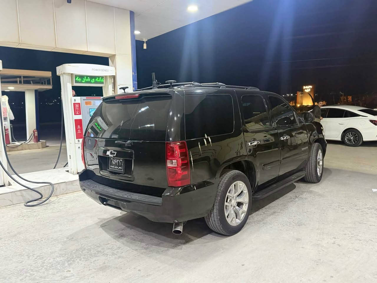 تاهو موديل 2009   سيا ره كه دوبه يه  به لام ساغه  براوه  نيه به شه رته به شه رتى  مالى مه ده نى سيا ره كيرو مه كينه و هه موو به شه رته زور خاوينه موا سه فاتى LT  هه موو كيانى به شه رته ٤ تايو ويلى نوى له بنه   مالى دو سته 
سعرى 77
***********
*********** أربيل, العراق
