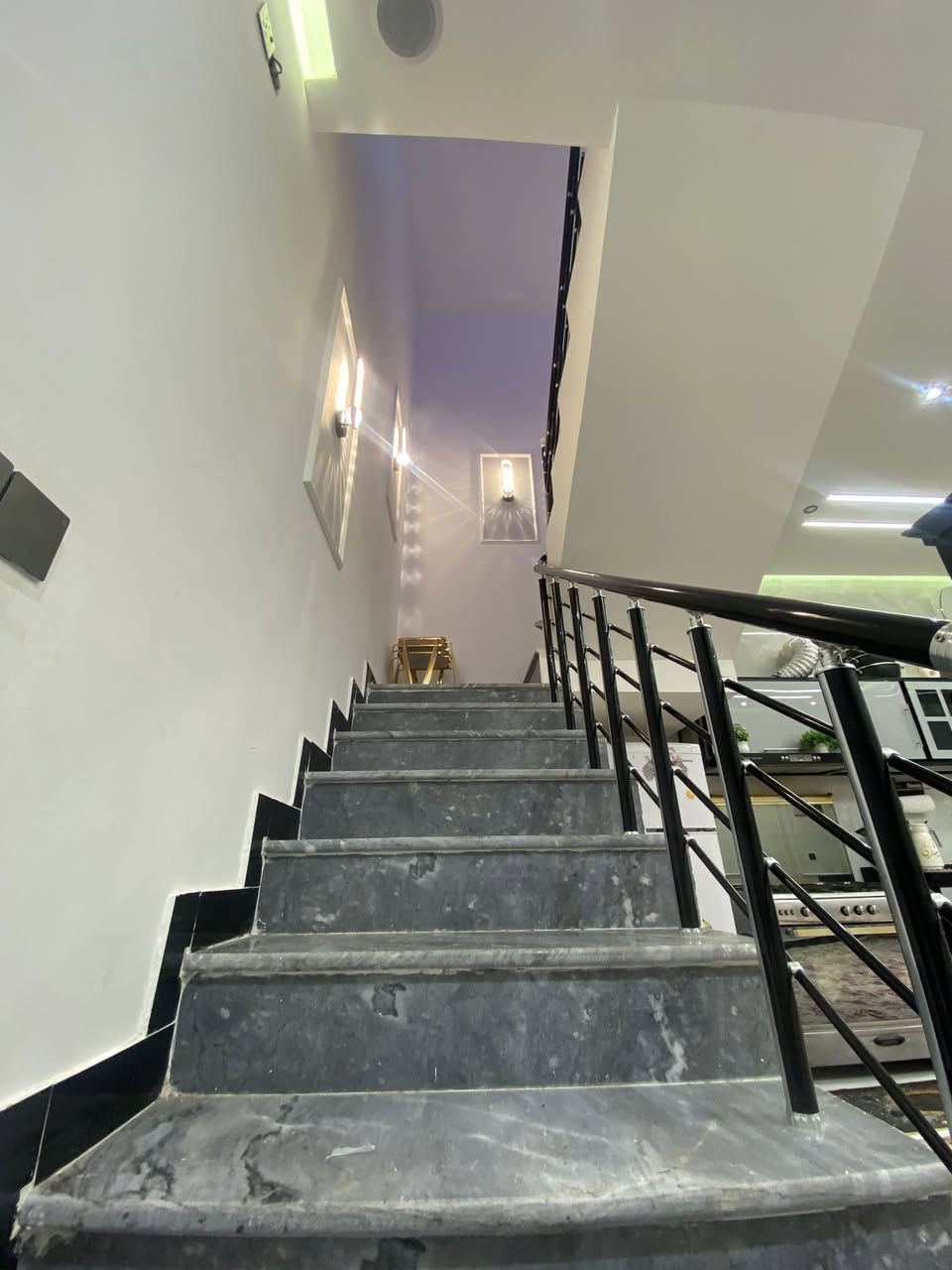 السلام عليكم
دار للبيع شواطئ دجله 
خلف شارع زنود ست الحمداني 
100متر 
يحتوي ٣ غرف نوم 
وخدمات ٢
واجهة ٥/ ونزال ٢٠ 
للاستفسار الاتصال ***********
