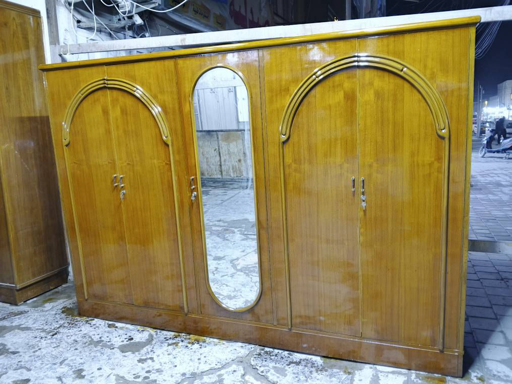 غرفة نوم مستخدمه صاج كامله تزكام كلش نظيفه العنوان بغداد موبايل ***********لدينا خدمة توصيل بكروه بغداد, العراق
