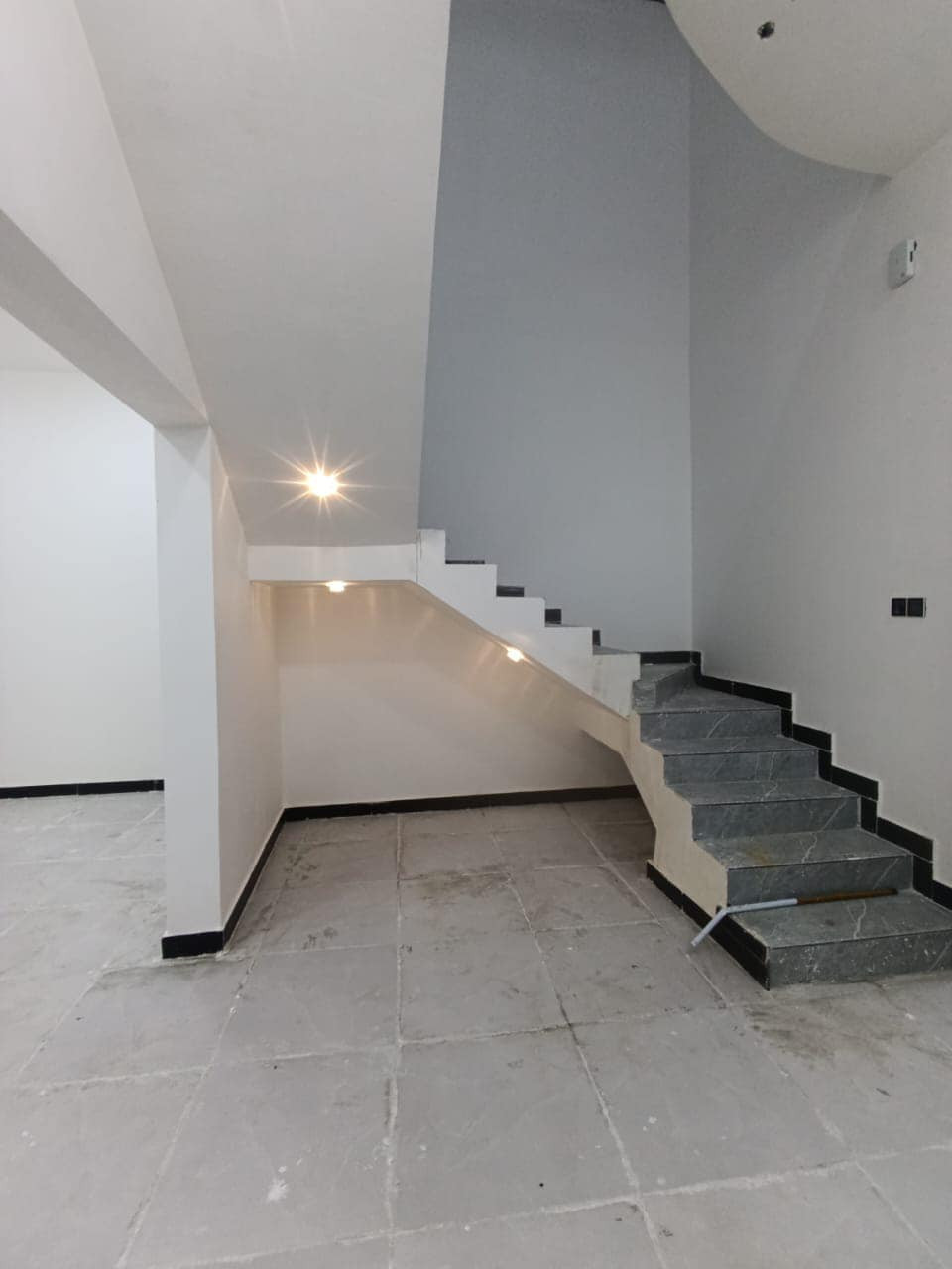 ✳يعــــلن مكتــــب عقــــــــارات بلـــــــــــــــد✳️

 ***********📞📞
🔸️ع دار  للبيع  في شط العرب باب الهوى 
مساحته 190مــــــــــتر  

♦️  يحتوي ع غرفتين وصالة ومطبخ واستقبال وحمامات كراج
 
 
الســـعر  96 وبي مجال 
 
للإستفسار ***********

🔹️العنوان المكتب عقـــــــارات بلــــــــــــد باليوبه قرب مدرسه ام أيمن

♦️نستقبل كافة العروضات في شط العرب
