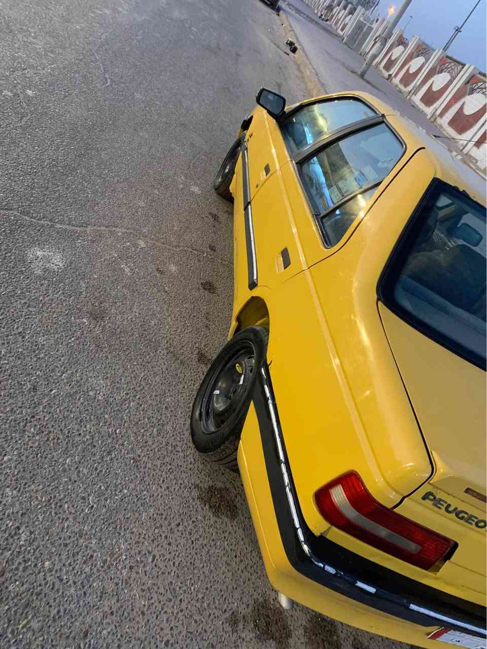 بيجو للبيع 2016 مكينه لا تنقيص ولا تدخين والكير كله يجي تبريد ويه سويج سنويه ساقطه بل 2023  مو تتصل تكلي شنو بيها ما بيها تحب تعال شوفها سعرها 22  عنواني البصره /***********
لا تكسر بسعر ابيع كوم حديد تفحص وتاخذها البصرة, العراق
