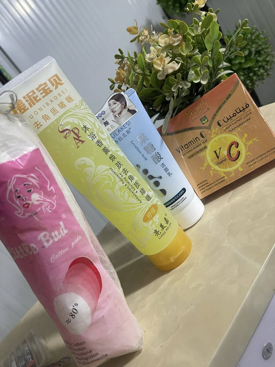 عرض البشرة   ١١ الف ✅✅
يتكول من صابونة فيتامين سي 
غسول الكوري الي ينظف من كل قلبة
مقشر للجسم والوجه الكوري
قطن مكياج 
كل هذا ب١١ الف فقط 
وي كل عرض تنت او حمرة هدية❤️❤️


**إذا كنت صاحب هذا الإعلان وتريد حذفه لأي سبب، رجاءا أرسل رسالة إلى الدعم الفني**