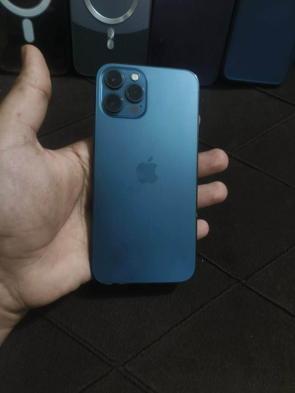 السلام عليكم 
ايفون12pro max ذاكره256 مبدل شاشه تفصيخ اصليه 3خيارات و بطاريه كذلك اصليه وفيس ايدي واكف الفيس ايدي اعتقد بس الشريط سعره 10 
السعر(325)قفل ويا شاحنه اصليه و4كفرات ***********
