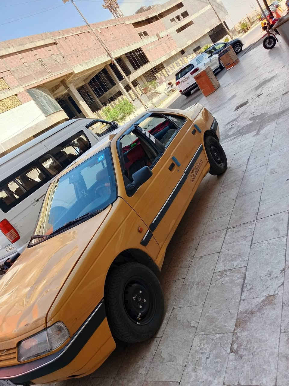 بيجو روى موديل 9محورة اوتماتيك 
السعر 23وبيها مجال عليها بس غرامة 100الف ينزل من السعر 
***********
مكاني ميسان
