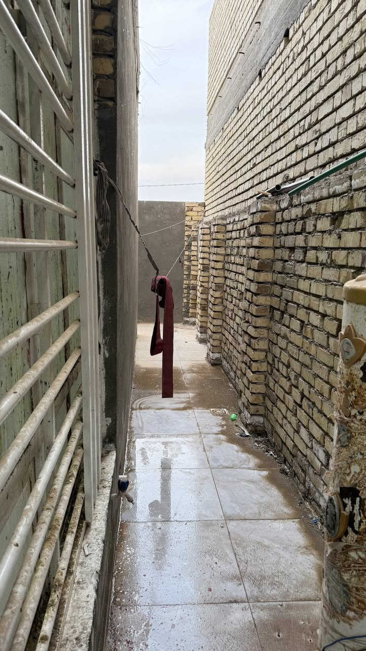 السلام عليكم بيت 🏠 للبيع المساحه 200متر بمجمع حجي حسين مقابيل المستشفى
متكون من غرفتين وصاله ومطبخ واستقبال وصحيات داخله وخارجيه نقص ستاره وسقف بيتونه
للاستفسار والتواصل الإتصال بمكتب السند للعقار عل الأرقام
***********
***********
