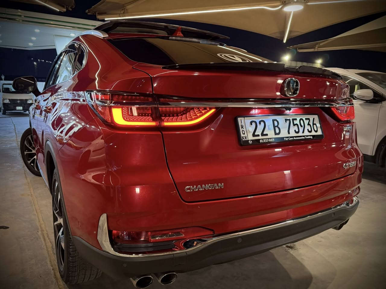 سلام عليكم

Changan CS85 موديل 2021 — بحالة ممتازة

سيارة SUV كوبيه رياضية تجمع بين القوة، الفخامة، والشكل المميز. مناسبة للاستخدام اليومي والسفر، وأداؤها قوي وثابت على الطريق.

المواصفات:  اعلى فئه 

 • محرك 2.0 لتر تيربو
 • قوة 233 حصان
 • قير أوتوماتيك 8 سرعات Aisin الياباني
 • شاشة معلومات كبيرة حديثة
 • فتحة سقف بانوراما
 • كاميرات 360° + حساسات أمامي وخلفي
 • مثبت سرعة
 • تشغيل بصمة + دخول ذكي
 • مقاعد جلد فاخرة
 • مكيف قوي جداً مناسب لجو العراق
 • أنظمة أمان متقدمة (ESP – ABS – وسائد هوائية متعددة)

مميزات السيارة:
 • تصميم رياضي فاخر يجذب الانتباه
 • ثبات عالي وتسارع ممتاز
 • سيارة مريحة وواسعة
 • صرفية وقود جيدة بالنسبة لمحرك تيربو قوي

حالة السيارة:
 • محرك وقير بحالة ممتازة
 • استعمال شخصي
 • لا تحتاج أي مصروف
 • جاهزة للفحص

تفاصيل السيارة:
 • اللون: احمر 🩸 
 • الممشى: 22 الف بعدها ب حالات وكاله
 • السعر المطلوب: 165 وبيها مجال 

للتواصل:
اتصال / واتساب: ***********
