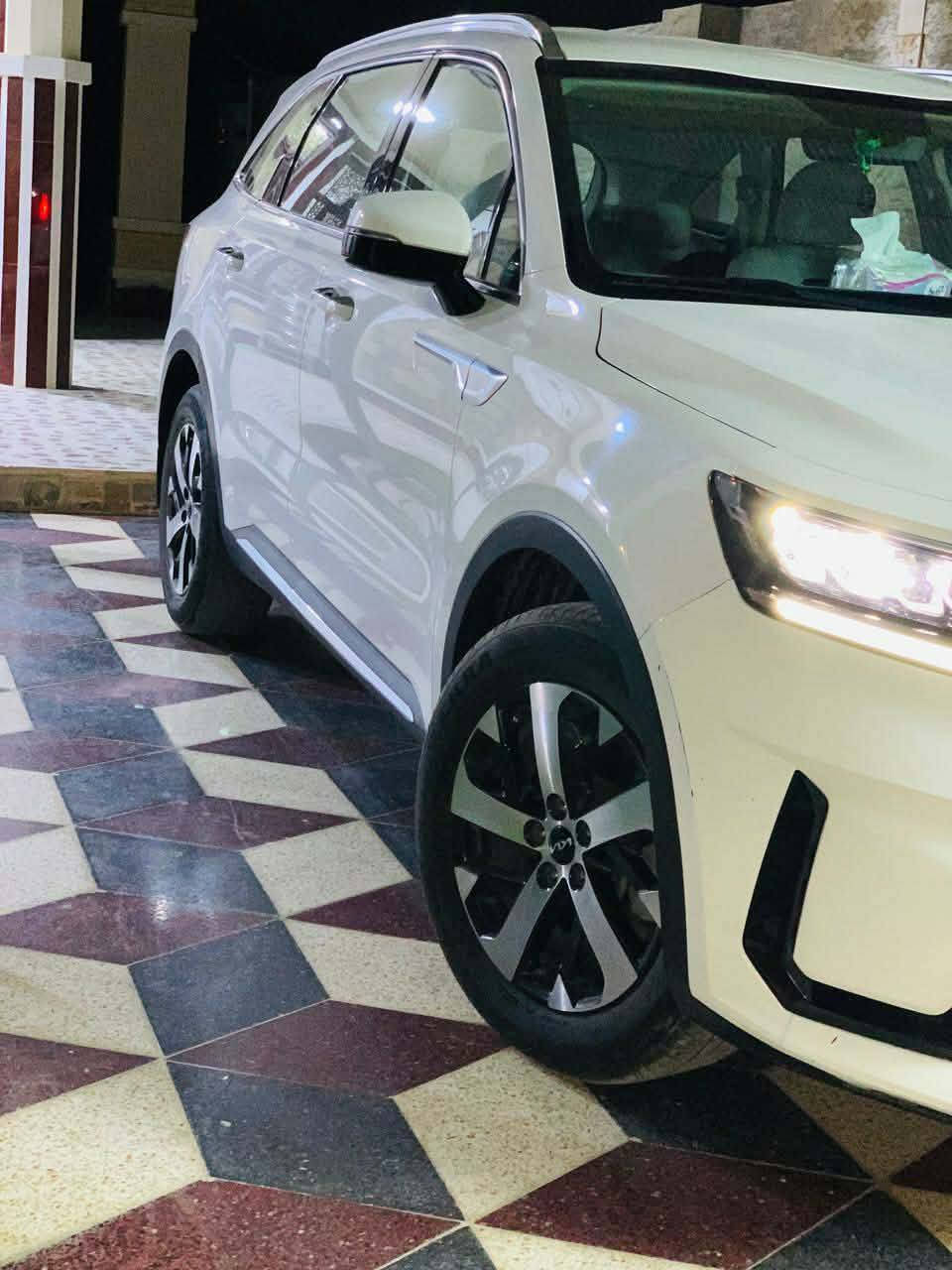 السلام عليكم
للبيع سورنتو موديل 23 

خليجي مكفوله 

 مواصفات   

 بصمه تشغيل + بصمه ابواب 

فول عدالبنراما . 

 تحكمات استيرن جهتين 

  لايت 5 عدسات عالي ناصي كشافات ثلجيه 

 شاشه جبيره 

كامرات دوراه عند البك 

حساسات اماميه 

حساسات خلفيه 

عدد الركاب 5

محرك 4 سلندر 

2500

لون ابيض ثلجي

 ويل كب اكروم 

سستم ايرباكات 

ماشيه 75 وقابل لزياده 

رقم اربيل

سياره نضيف حيل وجديده 

داخل عسلي 

***********
