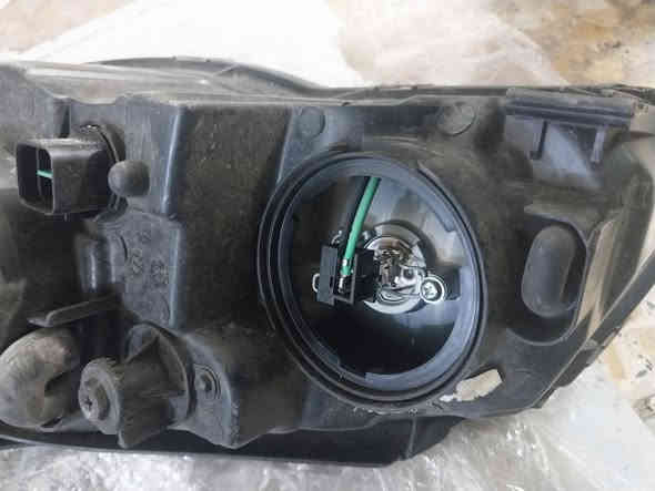 السلام عليكم 
لايت النترا مقدس خليجي داخل اسود جهة اليمين فقط مال حاوية. 
للاستفسار :- بغداد/كراج الخالدي  ساحة الطيران / الشارع العريض 
ابو علي / ***********
