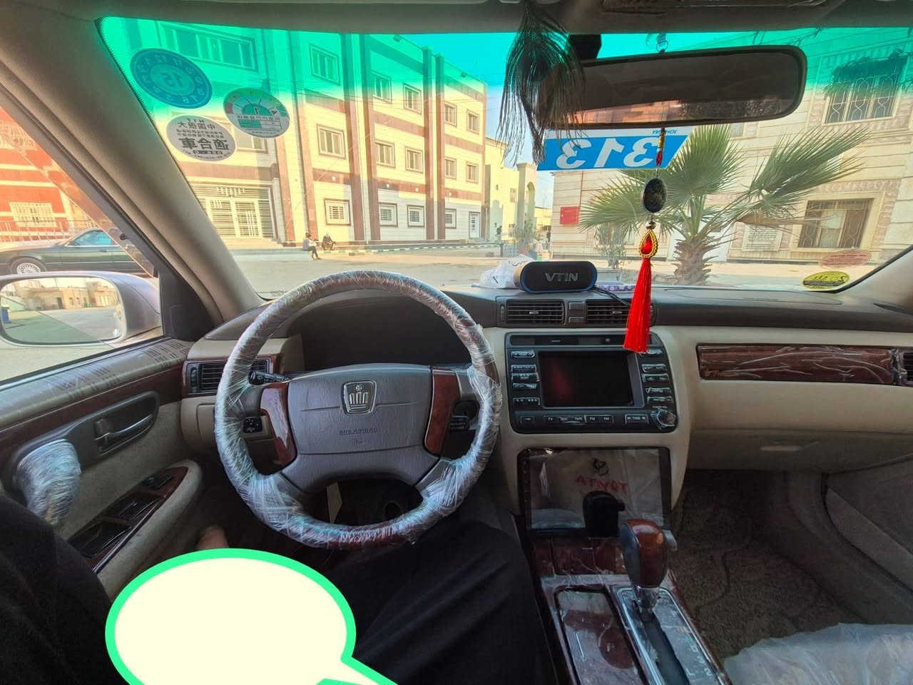 للبيع تيوتا كراون 2002.
مكان سياره 
السعر 133 ورقه وبيها مجال للطيبين. 
بصره🌺

اللون          سلڤري😊.
 واصولي وكفاله عامه

رقم سليمانيه الجديد الأنگليزي شرط المداور ثاني يوم سنويه نافذه لغاية 2028 واصولياتها مضبوطه💯.
مكفوله كفاله عامه من كص وضربه ونقل جثه ورسميات والأصوليات.

المواصفات 👇
3دكم أصل.
كرستال أصل مو شد.
اشرط ترايك 180 وتهد ستيرن.
مكينتها ديفور الكبير الحجم 3000 شاصي75.
اربع كشنات كهرباء متحرك.
ستيرن كهرباء متحرك.
برده خلفيه كهرباء أصليه.
مري كهرباء+هيتر♨️.
تبريد ثلج ❄️متحرك.
داخل بيجي مطعم بصاج.
ويل كب نجمه ابيض حجمه16.
تخم تاير جديد.
دليل امامي شذره زرقاء.
لايتات كرستال زنون أصل.
بگ لايتات لد كرستال.
شاشه كرستال ترحيب.
شاشه تاب عارض.
لحيه اماميه.
جامات اربعه اوتو.
تحكمات خلفيه شغاله.
سستم صوت+دمامات فد شي.
كروز تثبيت سرعه.
حداديه شرط اسفنجه.
والسياره ماعايزه برغي كامله على اخر حبايه. 
والسياره بالواقع اجمل من الصور  ***********
***********
