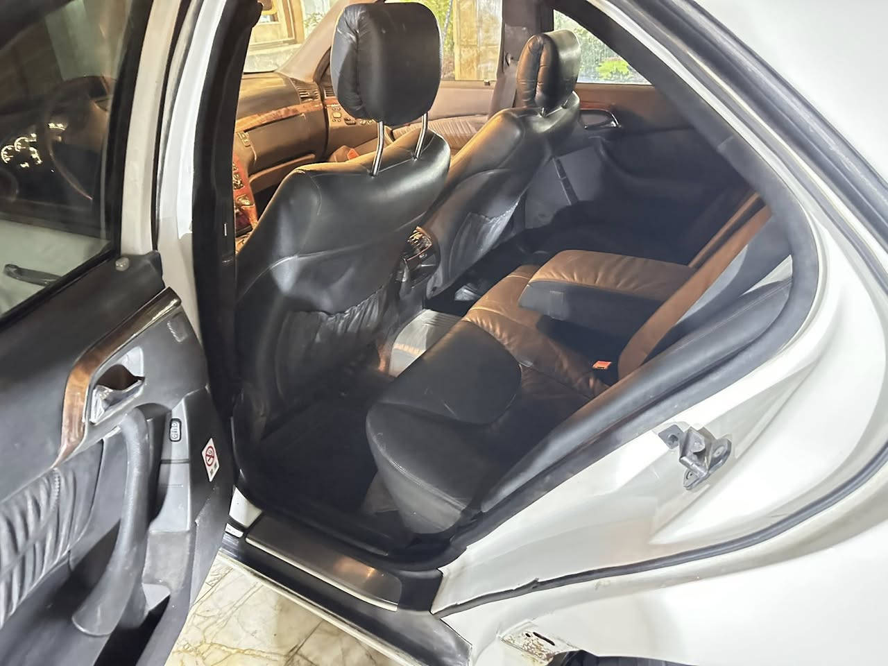 غواصه 2001 حجم 320 
رقم بغداد مشروع وطني  تحويل بنفس اليوم 
سياره فول واحد على واحد كشنات جلد تدفئه  وتبريد فتحه تحكمات ستيرن شاشه سياره حداديه بالباكيت تخم تاير غرفه كامله جديده حيل  
عوزها ترتيبات بسيطه 
بيها قطع صبغ 3 او 4 بدون داخل 
سياره خير من الله جاهزه و نظيفه 
مكاني ناصريه مركز 
‏***********
السعر 88 وبيها مجال ماكو هيج سعر بهل النظافه 
تحياتي لكم
