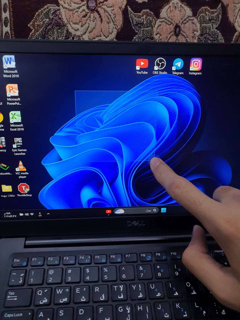 لابتوب ديل لاتتيود 7290 سوبر سلم لمس
I7 جيل 8 نوع u 

رام 8 ddr4 

كيبورد عربي انكليزي ضوئي

كرت شاشه انتل 4 كيكا

ذاكره 120 كيكا m.2

دقه الشاشه 1080-1920 

نضافه الجهاز 90% 

فقط بطاريته تعبانه كلش يشتغل علشاحن 
و زر السهم مفطور كما موضع في الصوره

يجي ويا الجهاز شاحن اصلي 65 واط

سعر 190قفل 

توصل لكل العراق موجود

تواصل  واتس ***********
