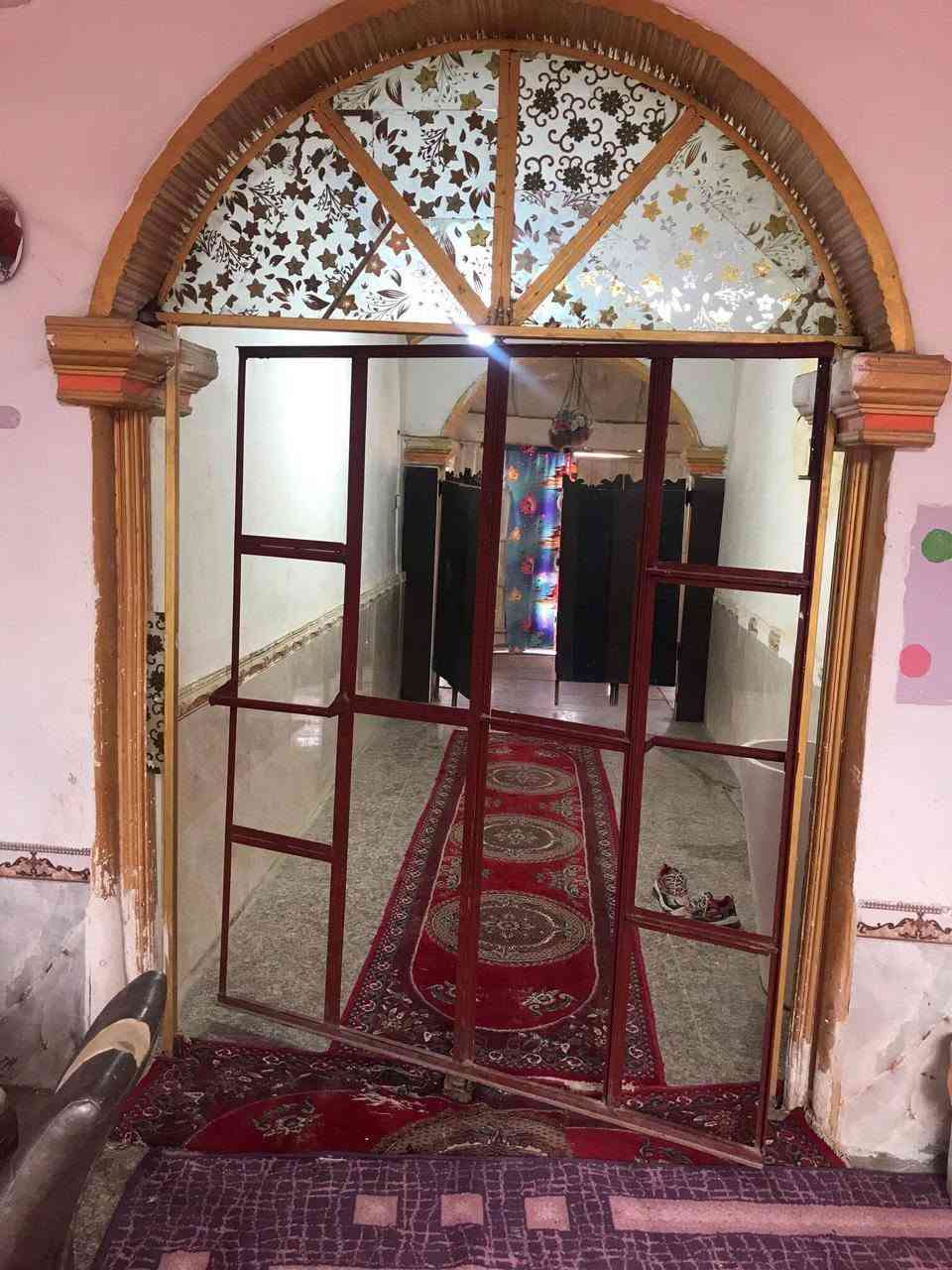 دار طابو صرف نضام ملكي 300 متر الموقع حيره قرب اولاد الكاظم الدار يتكون من ثلاث مشتملات واربع محلات ودرج خارجي مع وجود دنك في اعلى البنايه باستطاعه المشتري بناء طابق او طابقين او ثلاث طوابق يصلح مدرسه اهليه او عياده طبيه  السعر خاص للاستفسار ***********  مكتب قيصر الجنابي
