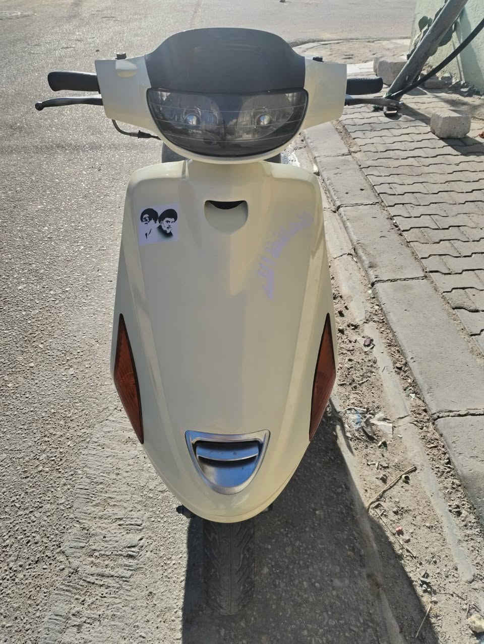 سلام عليكم دراجه فراشه مال حاويه مكينه مافتوحه شلعه ومعدل خير من الله نضافه ميه بل ميه كوله وضع بلاد كهربائيات كله شغاله تخم تاير جديد السعر 550وبيها مجال حك الجيه العنوان نجف الرقم ***********
