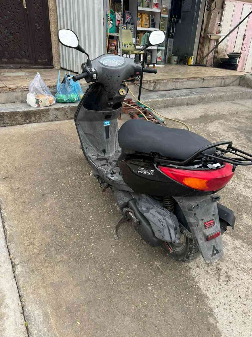 سلام عليكم دراجه نضيفه جديده  قبل يومين نزناهه من الرمبه ماشيه ستالاف الرقم الهاتف ***********
