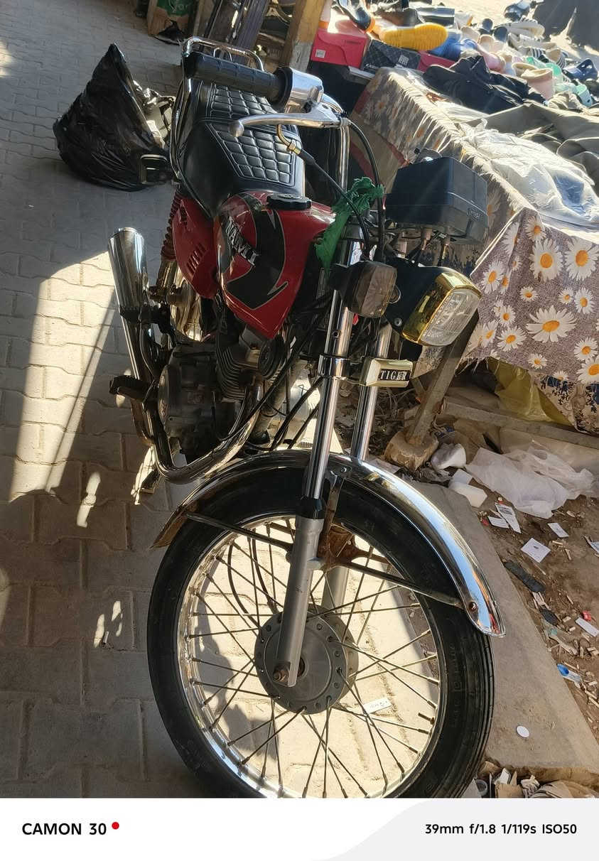 سلام عليكم دراجه للبيع اوراق اصولي شاصي 18 محرك 18 والباقي كلهن 25 دراجه حلوه ونظيفه مكاني الديوانيه حي العسكري ***********
