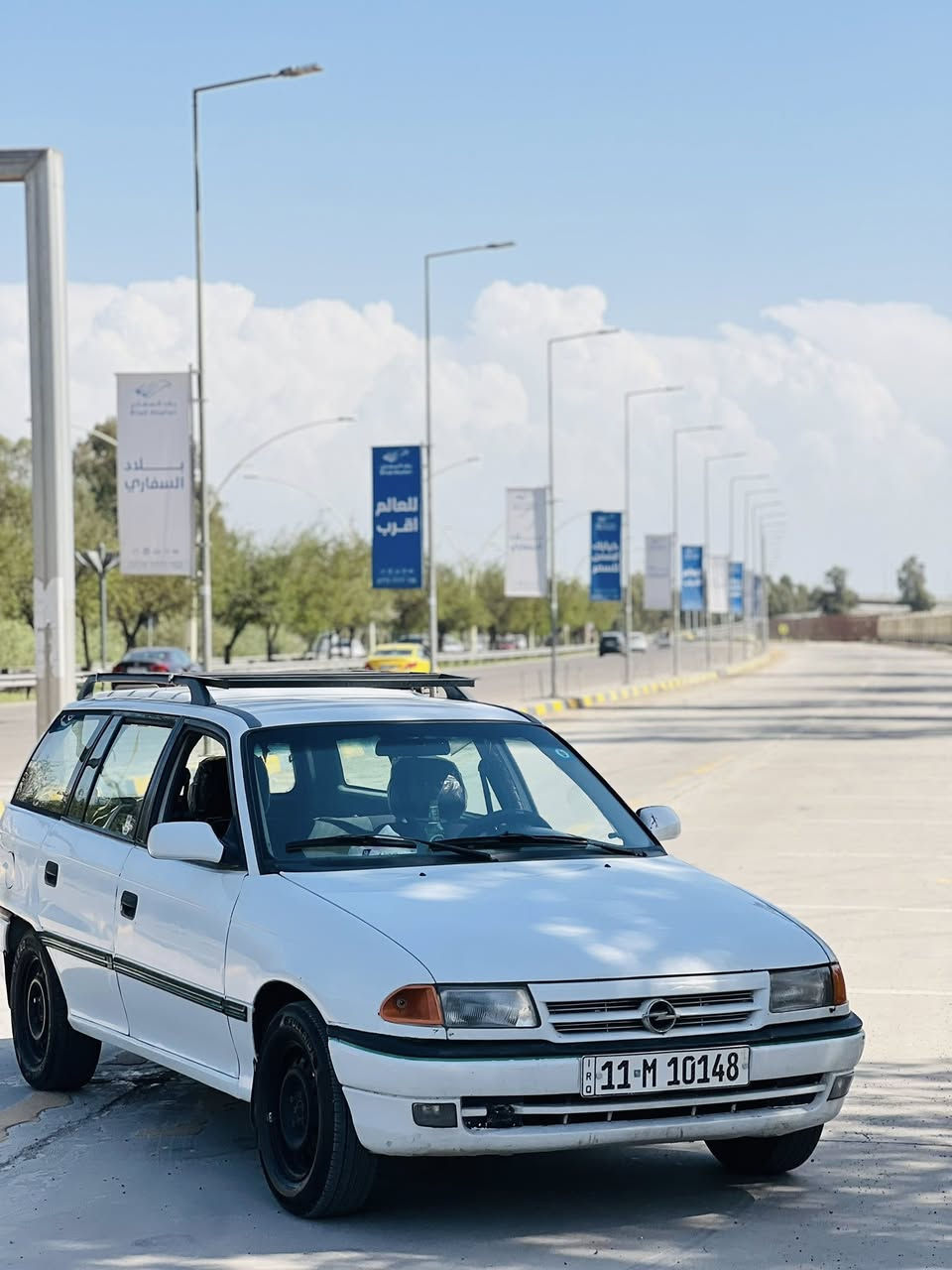 🚗 للبيع: أوبل أسترا ستيشن موديل 1993  

✔️ السنوية: 2027  
• جامات كهرباء  
• كير عادي  
• مسجل + سماعات  
• طخم جديد  
• إطارات جديدة    
• سيارة نظيفة وجاهزة للاستخدام  

📞 للتواصل: ***********
