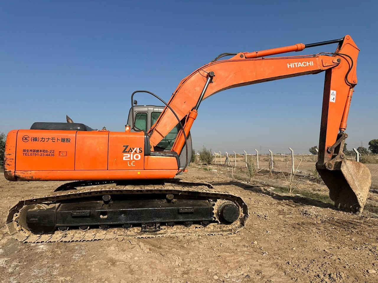 للبيع حفاره زت مديل2005 اصل شاصي 114 رقم الماني مكفوله كفاله عامه مضخه ومحرك وبم ونوزل وصفر جاج على وضع الشركه تبريد ابلادي  زناجيل وحداديه 100/100 الاتصال***********
