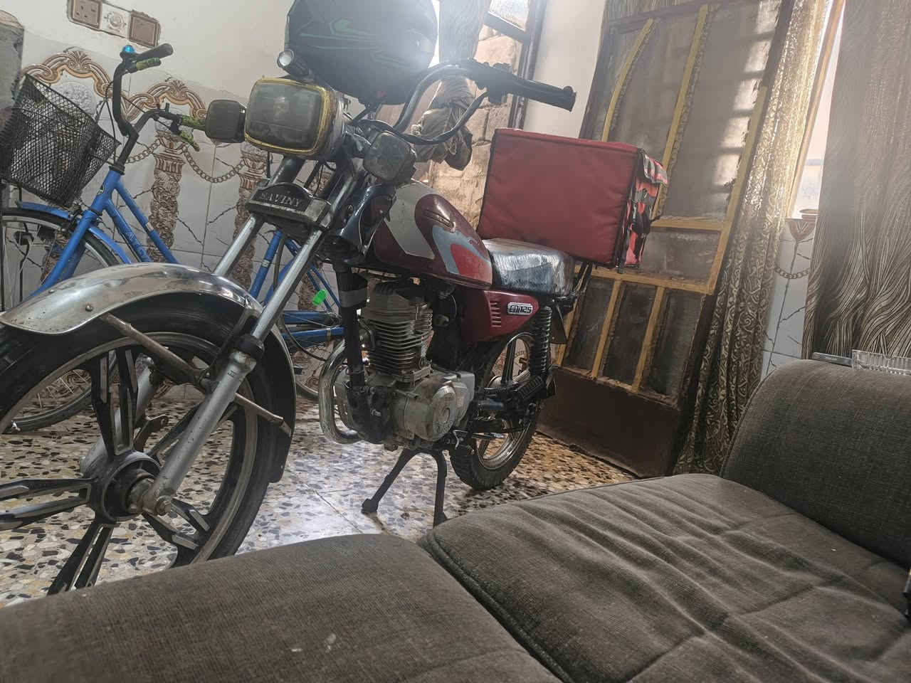 السلام عليكم دراجه ايرانيه 4 قير السعر 350 وبيها مجال ***********
