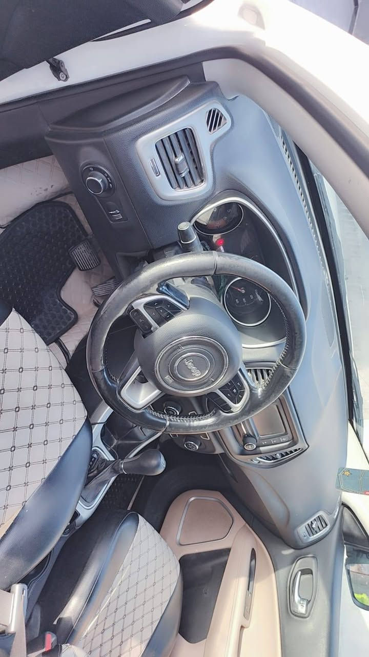 سلام عليكم جيب كنباس البيع موديل2018 مكينه 4سلندر جديده كير جديد تبريد شغال تخم تاير رقم انكليزي بسمي ميسان سياره وارد امريكي السعر 115وبيه مجال مكان البصره الدير (***********)(***********) مكلف بنشر ماجاوب خاص رجائن
