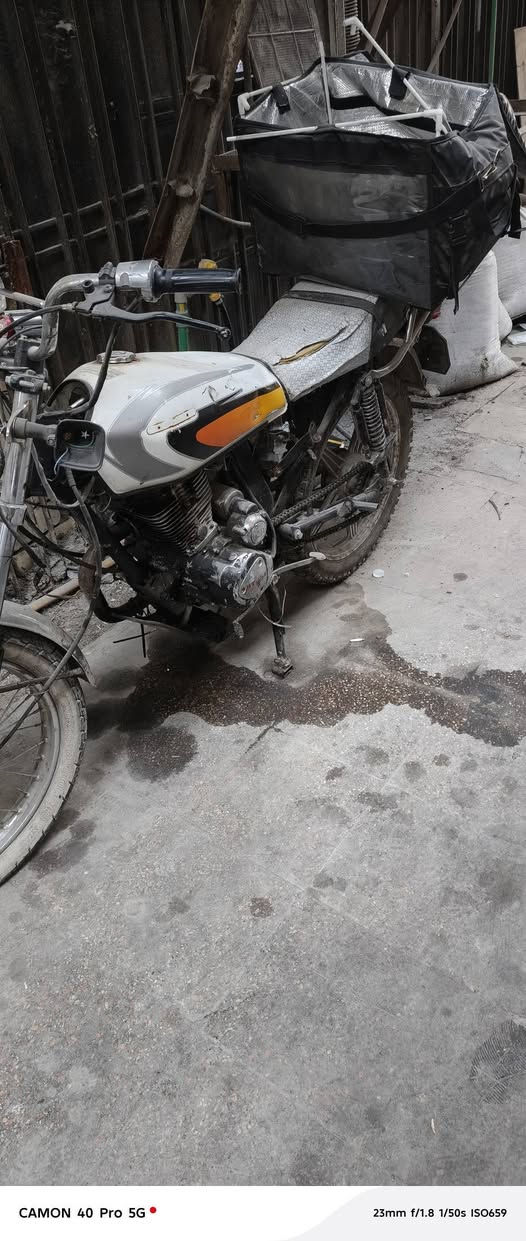 السلام عليكم ورحمة الله وبركاته دراجه للبيع ايراني
دراجه صار بيها حادث 
دراجه شغاله بس عوزها ترتيب هاي شوف عينك 
ماكينه وشاصي كل شي ما بيهن سعرها 150 قفل قفل ابيعكم حديد تجي وتفحص وتاخذ مكينه صافيه وتجيب فيتر وياك يشغلها او يفحصها عنوان بغداد العامريه هذا رقمي *********** متواجد واتساب فقط
