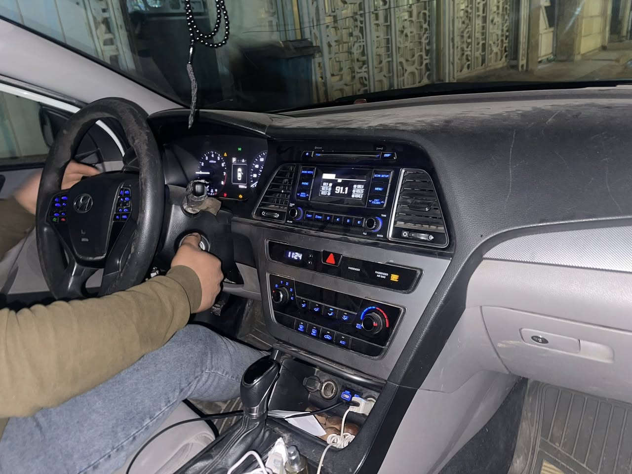 سلام عليكم سوناته 17سياره خير من الله ضربته من امريكه بابين مبدلات بدون صبغ وجاملغ الخلفي مصلح بدون دواخل وسياره محوالبه بس البنيد عنوان بغداد الاستفسار ***********
