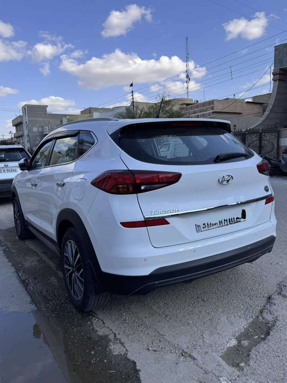 سلام عليكم

توسان 2020  خليجي فول مواصفات عدى الفتحة 
السياره بيها حالوب بسيط قماره وبنيد وبيها طخه بسيطه بلباب والباقي مكفول 
مواصفات 
بصمه ابواب +تشغيل 
كراسي عدد 2 كهرباء 
شاشه 
كامره امامي +خلفي دوار 
مشدودله منظومه كامله زنون ب300$ اصليه 
لد نهاري 
حساسات 
شاحن واير ليس 
شاشه اعطال 
تحكمات فول 
تغير وضعيات قياده 
وبعد اهواي مواصفات 
مكانها بغداد جكوك
السياره رقم دولي جديد وبأسمي تحويل ثاني يوم 
السعر 190وبيها مجال ان شاءالله 
الاستفسار ***********
