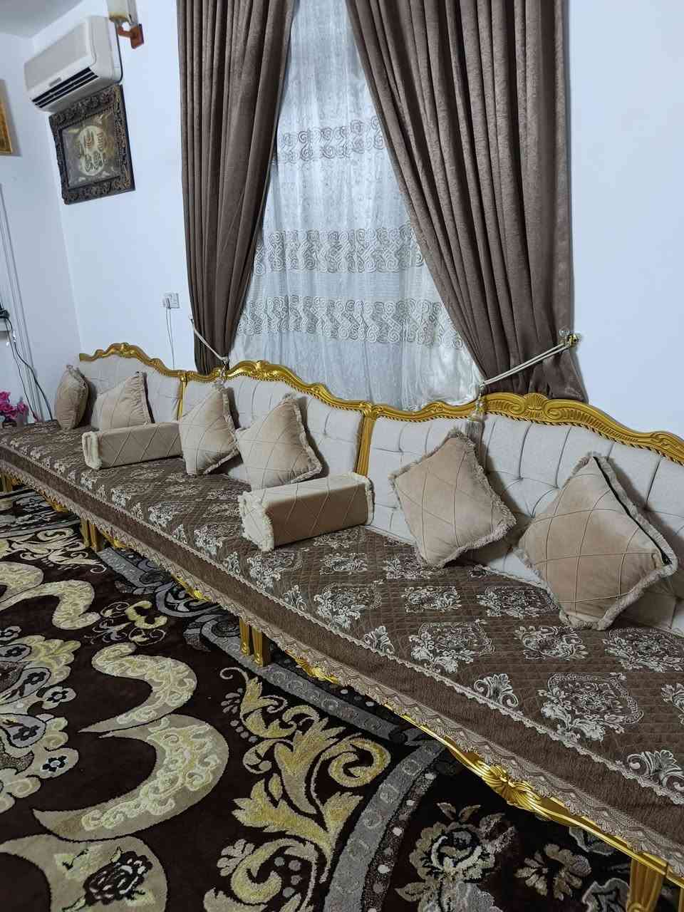 السلام عليكم
للبيع تخم ديوان حطاطه عراقي درجه اولى (12 متر) بعده جديد او نضيف ومرتب للأستفسار الاتصال او واتساب  ***********
