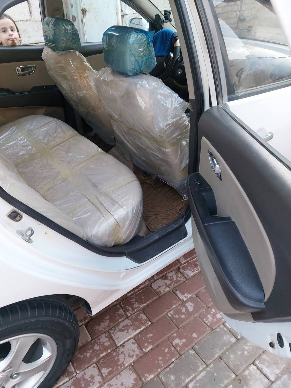 السلام عليكم
افانتي موديل 2009 خليجي كفاله عامه عده شبر صبغ بالجاملغ الامامي كما موضح بالصوره. مواصفات فول
فتحه
تحكمات استيرن جهتين
تبيرد بيانو
ABS
 كشنات جلد هيتر
شاشه دواره
تحكم اناره
اناره بالابواب
سياره على وضع الشركه
منظومه تبريد كامله. جديده +فريز تدفئه
تخم تاير قبل اسبوع. شديته
صدر باتري منظومه بانزين كله جديد
السعر 118 وبيها مجال بسيط
استفسار اكثر الاتصال بالرقم. ***********
