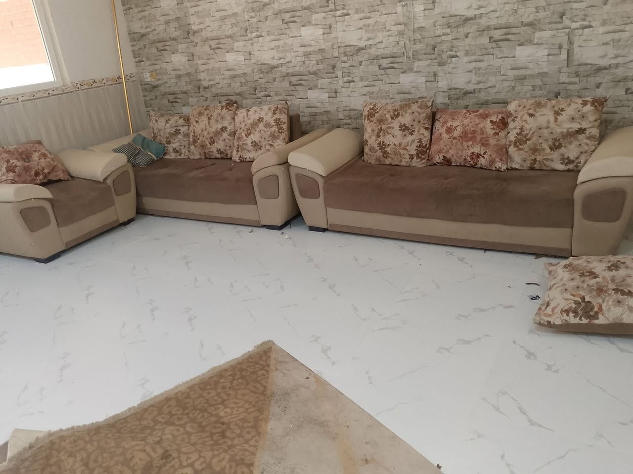 السلام عليكم تخم قنفات سبعه نفر ما ابي اي عيب بسعر مناسب ***********. للتواصل على الواتساب

