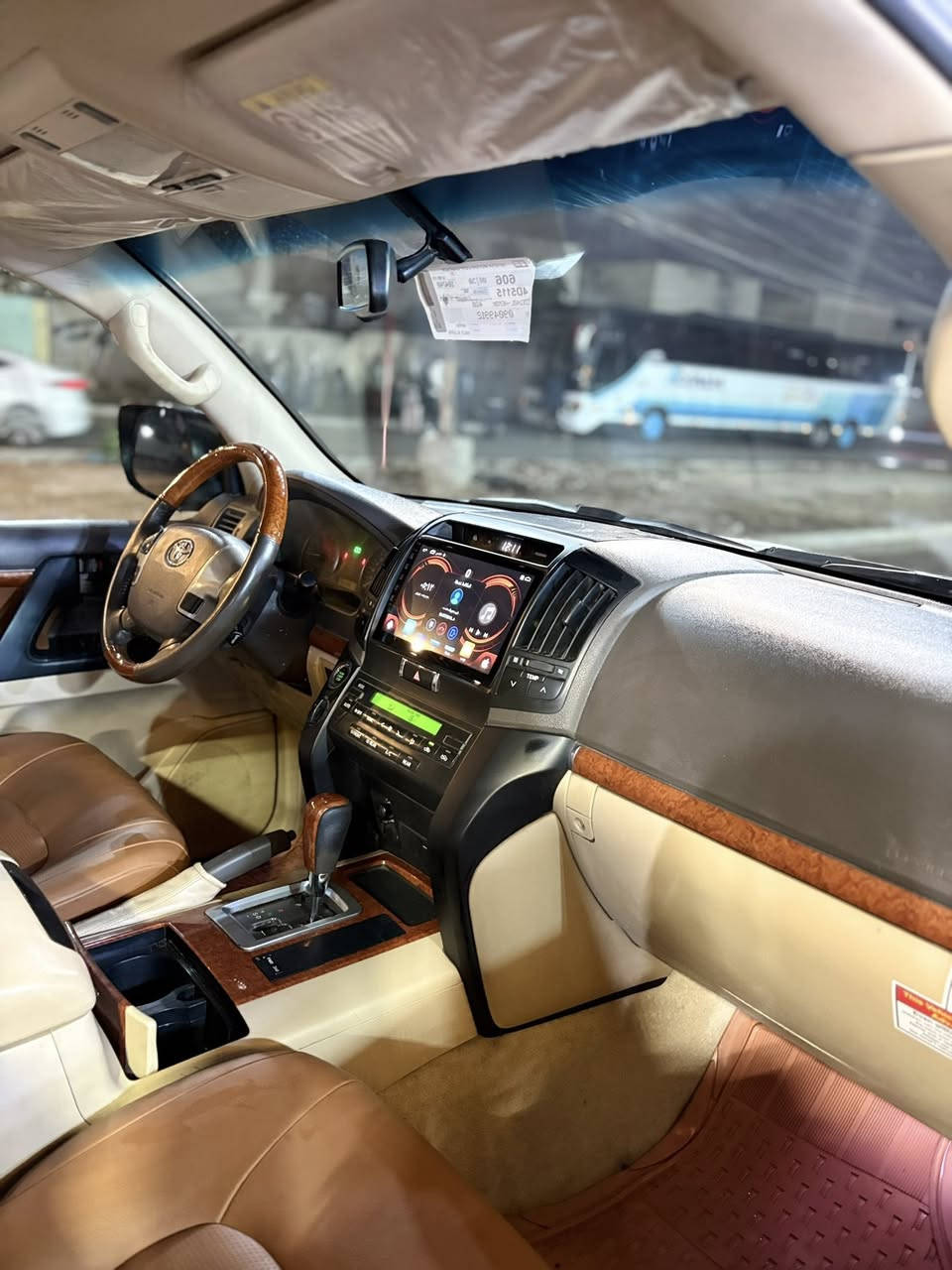 السلام عليكم سياره لاند كروز موديل ٢٠١٤ فول موصفات  سونر موجود بل منشور مكان السياره بغداد. للبيع او المراوس السعر 37,000 لتواصل ***********
