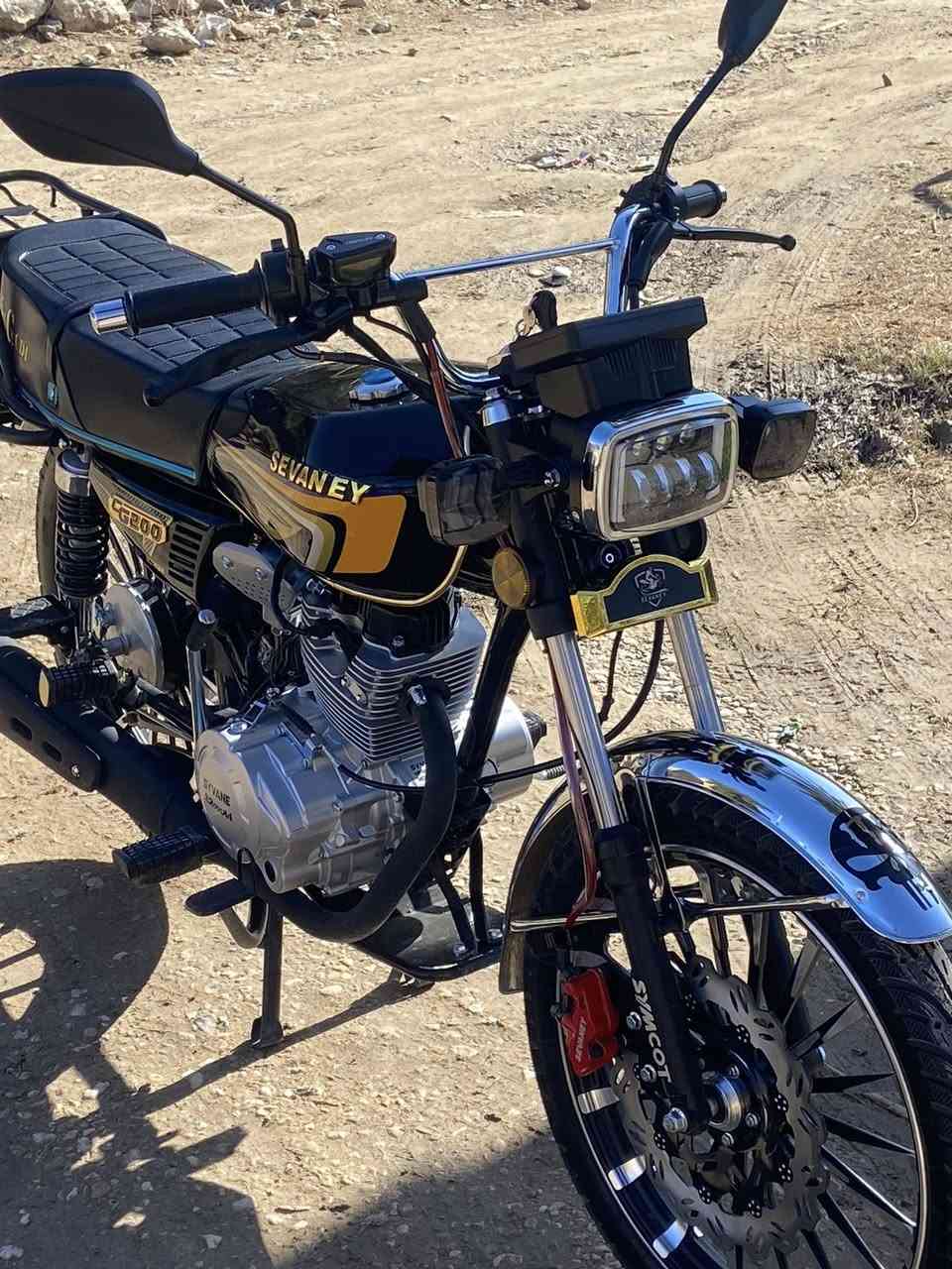 سيڤاني ' موديل ٢٥ 
ماشيه ٤٥٠ كيلو قبل ١٠ ايام انشدت سويچات ثنين بصمات ثنين تشغيل عن بعد
محرك ٢٠٠ 
السعر ١٠٥٠ وبي مجال 
***********
