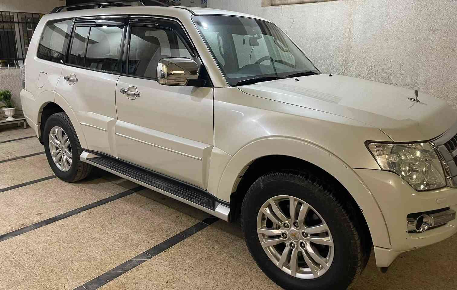السلام عليكم
للبيع باجيرو حبتور علامه ذهبيه 2020 

لون ابيض 

رقم اربيل 

محرك 6 سلندر 3800

ماشيه 61 الف حقيقي 

مكفولة من الصبغ على وضع الشركة فقط تكحيل بالدعامية الأمامية 

7راكب 

مواصفات حبتور 

كشنات كهربائيه 

تبريد ثلاث قطع

لايت زنون

زراك لايت 

سستم دمام 

مري جانبيه كهرباء 

بك لايت ضبابي

السعر 244$ وبيهة مجال 

للأستفسار ***********

 السيارة على ايدي جبتهة زيرو مكان السيارة بغداد
