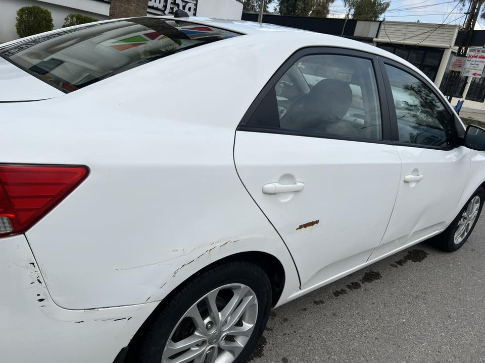 السلام عليكم ، كيا سيراتو للبيع موديل 2011
السيارة باسمي 
مواصفات عادية نص فول 
السيارة بيها بارد بابين وجاملغ وموضح بالصور 
وبيها بعض الملاحضات
كابون بانزين بيها
سنوية وهزة منتهية قبل شهر 
السعر 93 وبيها مجال 
للتواصل 
***********
