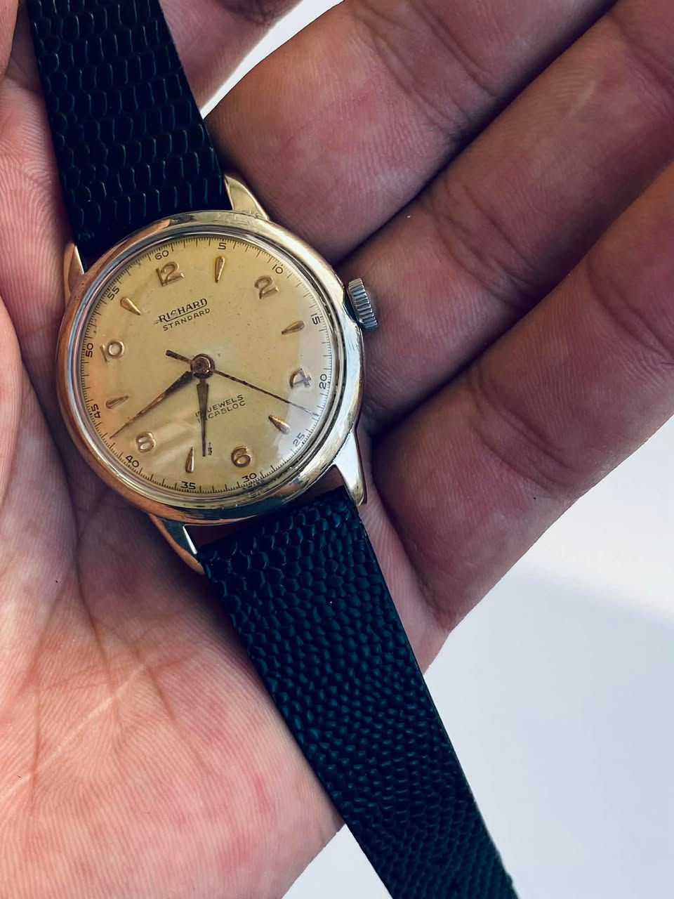 ساعه ماركة  ريتشارد  انكابلوك  ستاندرد

 نصب تكويك  ماكنه 17حجر  

مينه سلمون

 قطرها 34x41  

سير جلد اصلي

وقت مضبوط وماكنه خاصه 

سعرها 130 الف


**إذا كنت صاحب هذا الإعلان وتريد حذفه لأي سبب، رجاءا أرسل رسالة إلى الدعم الفني**
