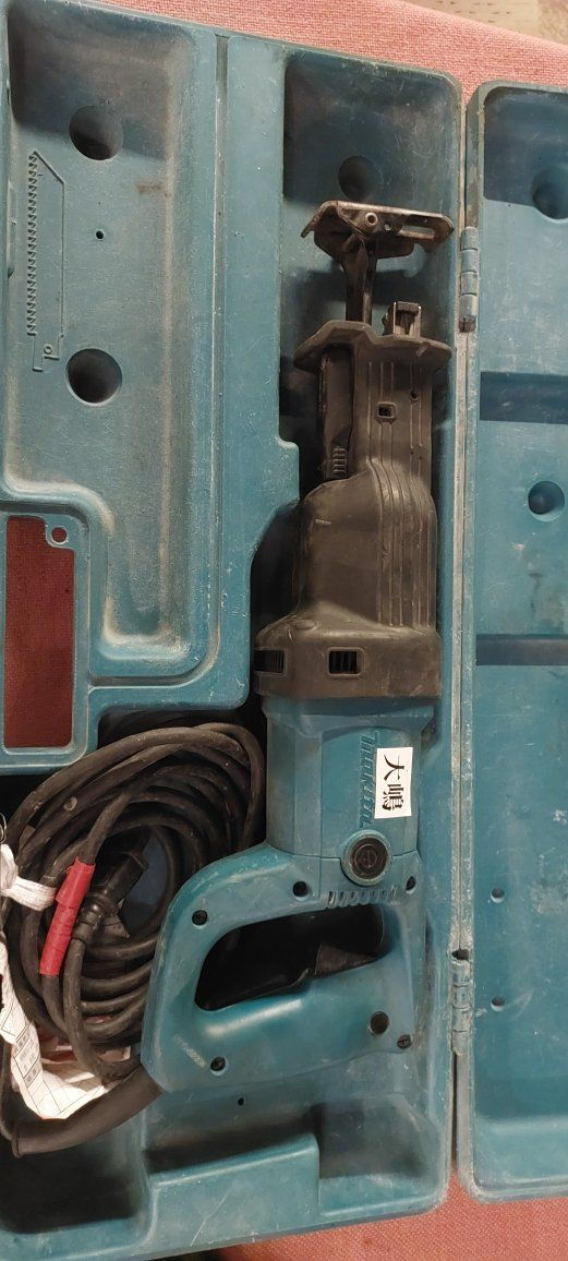 السلام عليكم عدد اصلي للبيع السعر والحجز على الواتساب او الخاص ***********
