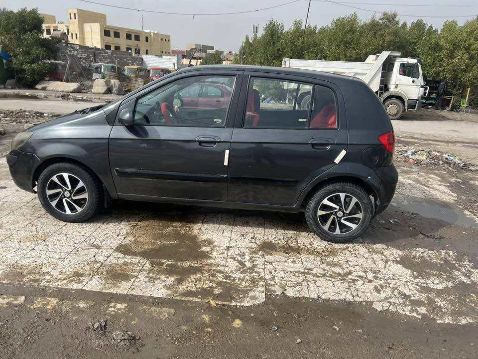 سلام عليكم سياره هوانداي جيتزي موديل 7سياره كير مكينه خير من الله شاشه تحكم استيرين فتحه السياره رقم دولي  السياره مصبوغه عام اثر جرد مكان السياره بغداد سعرهة ٥٥ اتصل على رقم *********** او خاص
