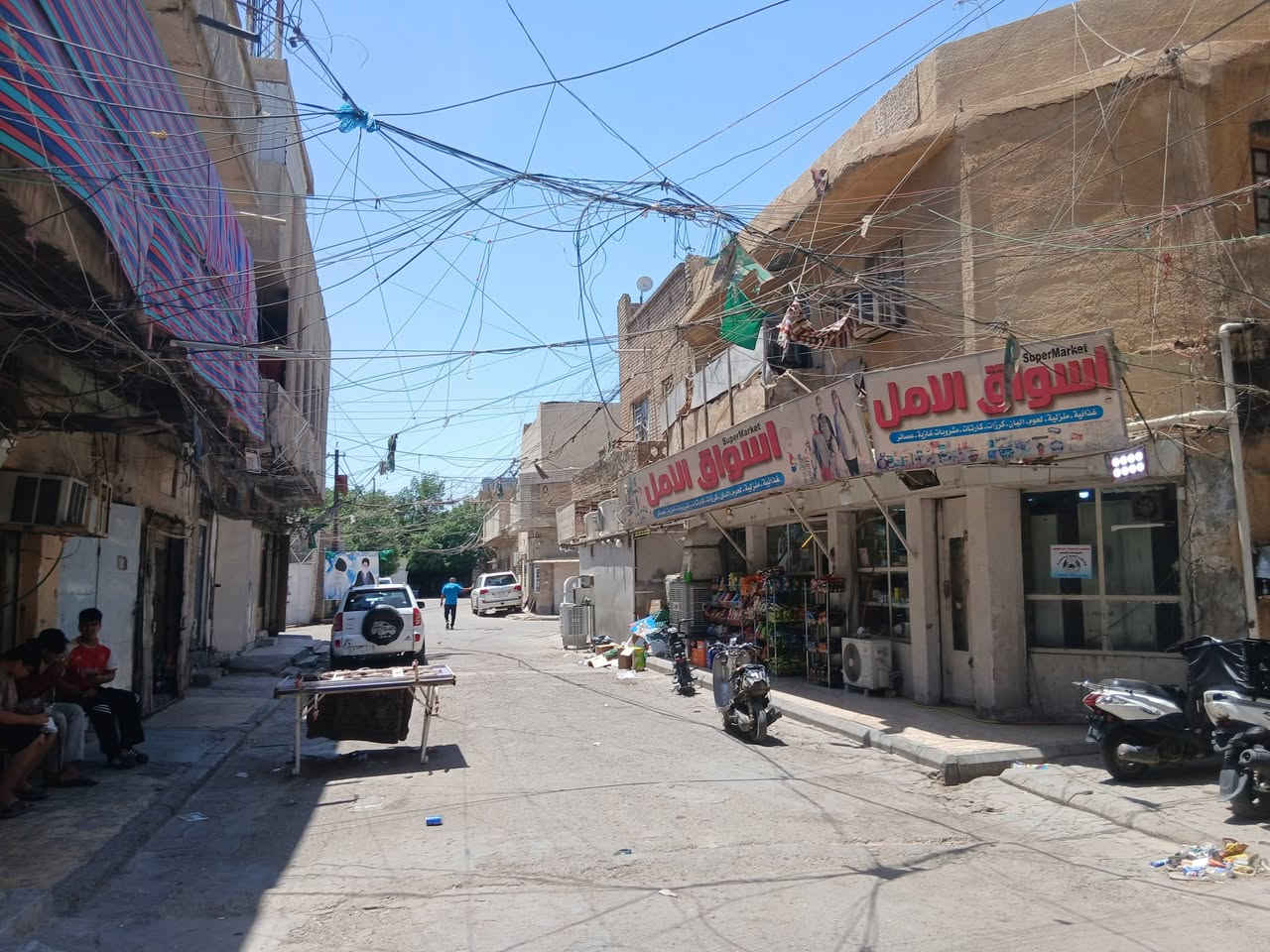 سلام عليكم للبيع بنايه ركن للبيع  مساحته 163بل دوريين صب مسلح 3شقق فوك وشقه ارضيه  وسوبر مارك 80 متر ماجره وارده الشهري 1750 بسم شخص واحد ماء كهرباء ضربه كله صافيه للطلب والاستفسار ***********ستار ابو علي
