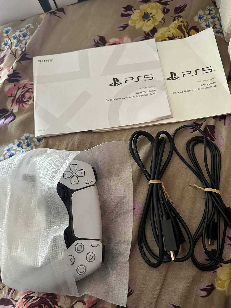 بلي 5 سلم نظافتة 100%
ملحقاتة كاملة مع كارتونة 
جوستك واحد فقط الأصلي مالتة
هارد تيرا ولونة ابيض طافي ولامع 
ضمانة سنة كاملة من العشار 
السعر 650 الف قفل
الشراي فقط يتواصل
عنواني البصرة الفيحاء
للأتصال
 ***********
للواتساب
*********** البصرة, العراق
