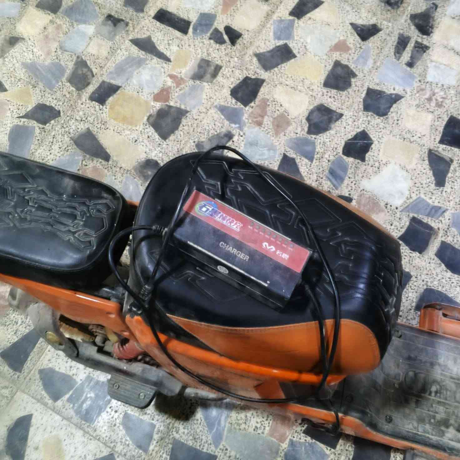 سلام عليكم دراجه شحن R9 نقص بس بطاريتين شاحنه وياها سعر ١٧٥ وبيها مجال مكاني الدولي شارع الحسابات مراسله واتساب ***********
