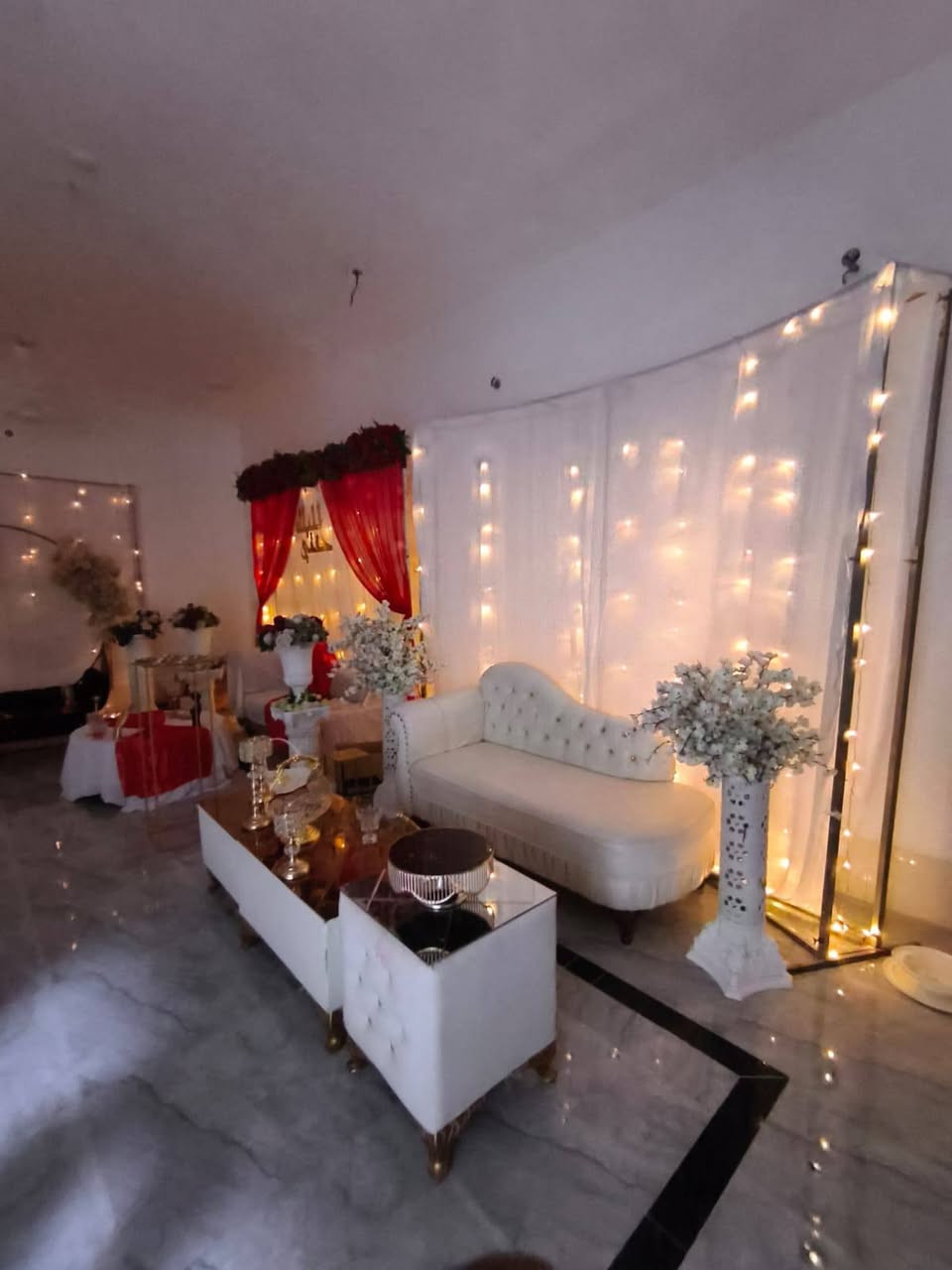 سلام عليكم اللبيع كوشات عدد4  مع جميع ملحقاتهن الرمادي جويبه *********** السعر 700 وبيهن مجال
