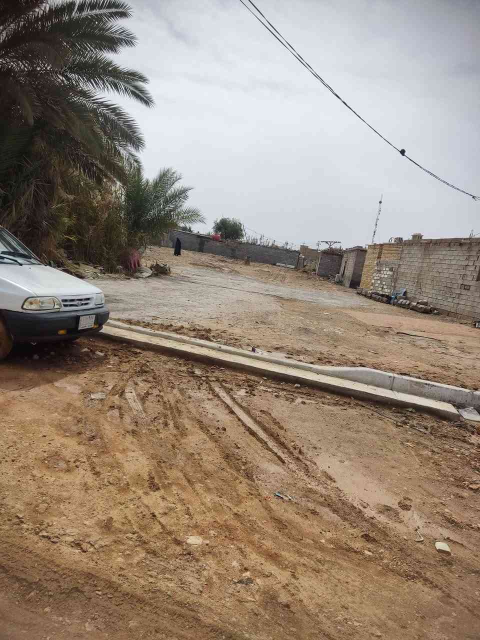 السلام عليكم بيت للبيع اوقاف مساحه 200 متر واجهيه 10 خلف جامع شاكر هندس السعر خاص. ***********
